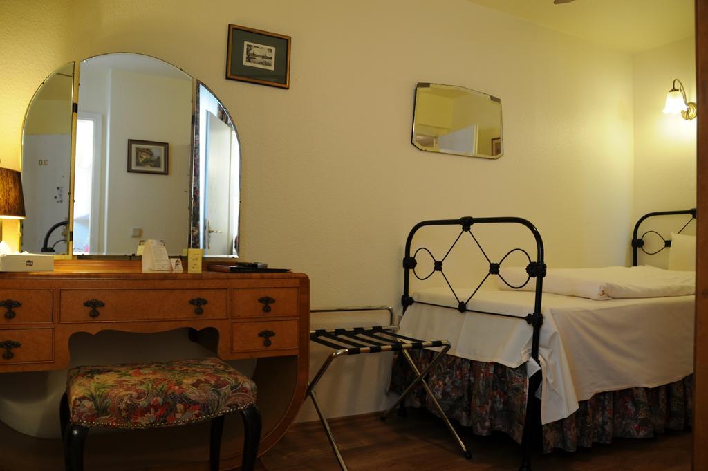 Hotel Admiral Wiesbaden Zimmer foto