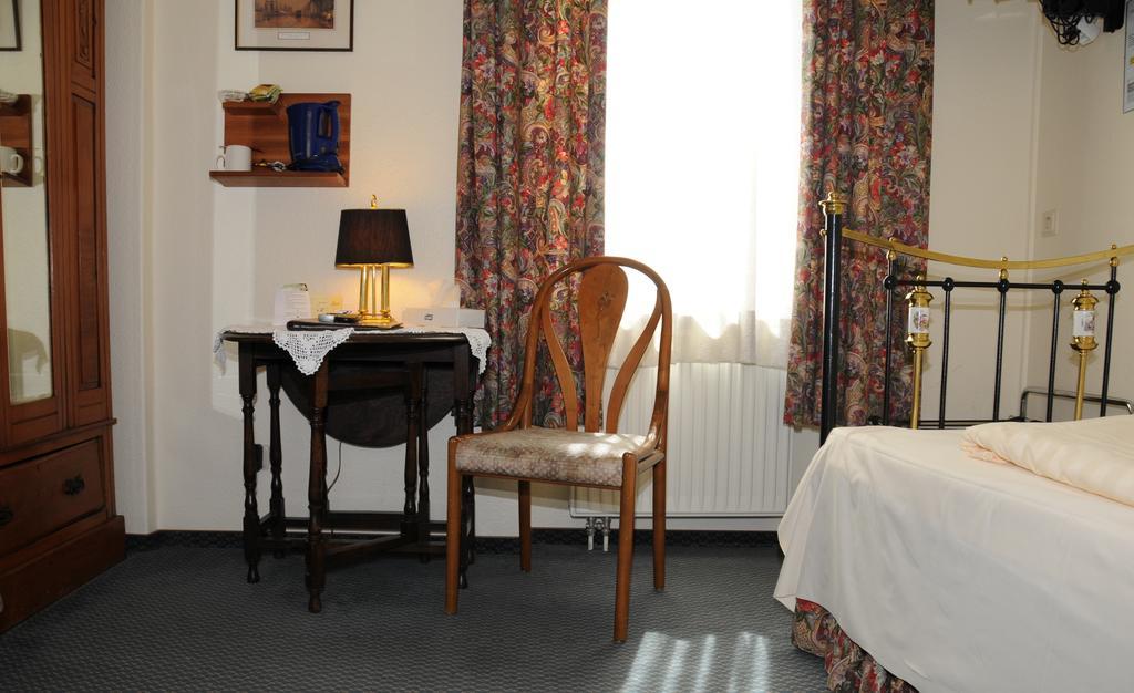 Hotel Admiral Wiesbaden Zimmer foto