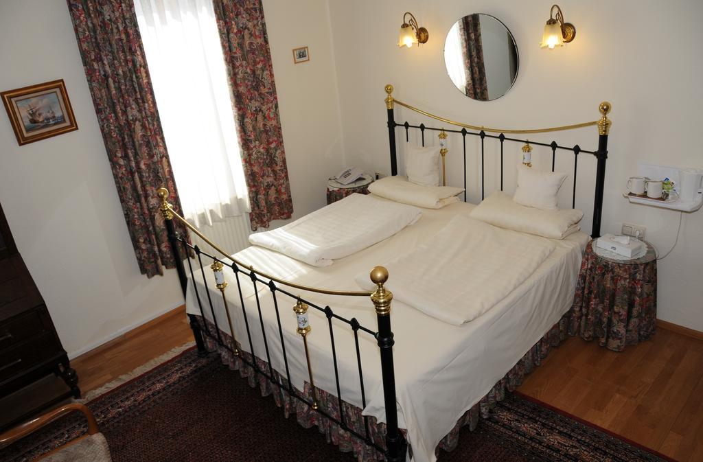 Hotel Admiral Wiesbaden Zimmer foto